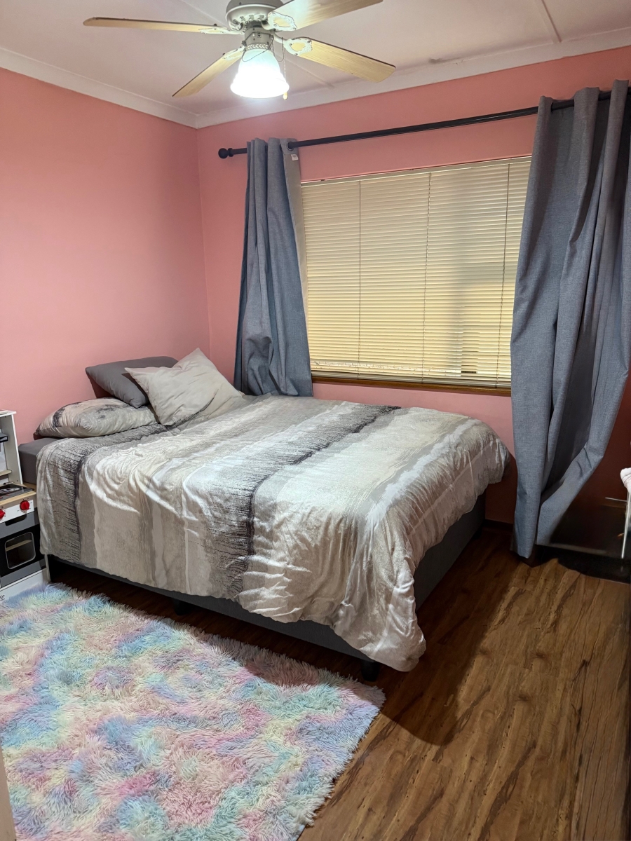 4 Bedroom Property for Sale in Bergzicht Western Cape